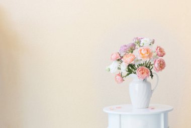 seramik beyaz sürahi güzel güller