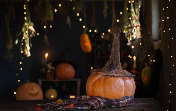 Halloween Dynie Starym Drewnianym Stole Tle Dekoracje Halloween — Zdjęcie stockowe