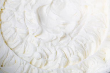 Metal kasede beyaz krema.