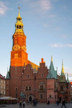WROClaw, POLAND - Kasım 06 2023 Wroclaw Meydanı 'na bakın. Wroclaw, Polonya 'nın güneybatısında bir şehirdir..