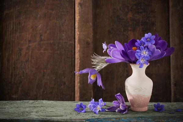 Spring Flowers Vase Wooden Background — Stock Photo, Image