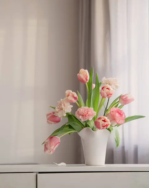 Fleurs Printemps Roses Vase Céramique Blanche Intérieur Maison Moderne — Photo