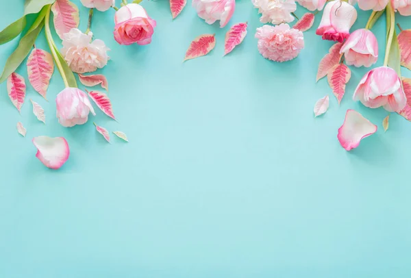 Hermosas Flores Rosadas Primavera Sobre Fondo Azul — Foto de Stock