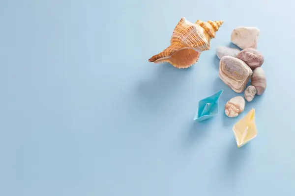 Sommer Meer Hintergrund Mit Papierbooten Steinen Und Muscheln — Stockfoto