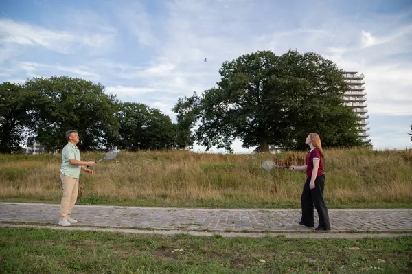 Stock image father and daughter playing badminton outdoor