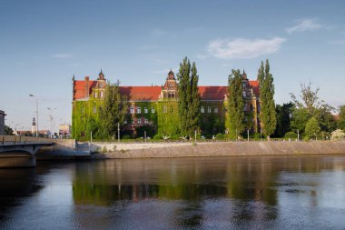 WROCLAW, POLAND, 27 Mayıs 2024 Ulusal Müze Binası Güneşli Gün.
