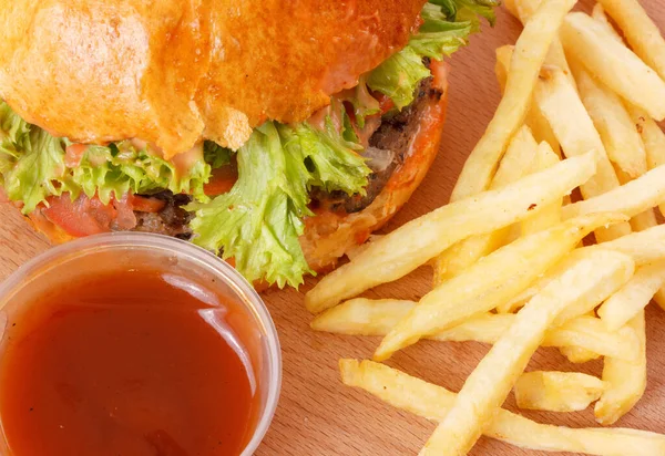 Burger Boeuf Gros Bouts Avec Laitue Pomme Terre Sauce Tomate — Photo