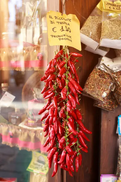 Banda Czerwonych Papryczek Chilli Tradycyjny Symbol Rolnictwa Południowych Włoch Obrazy Stockowe bez tantiem