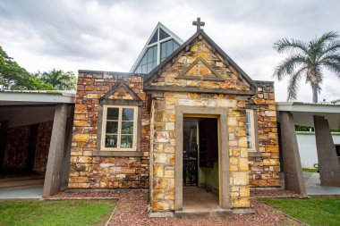 Tarihi Anglikan Kilisesi Katedrali 1902 yılına dayanır ve bugün Darwin City olarak adlandırılan orijinal Palmerston şehrindeki porselen taşta inşa edilmiştir..