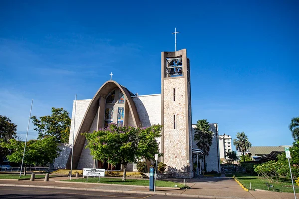 澳大利亚北部达尔文海洋大教堂圣玛丽之星的现代建筑 — 图库照片