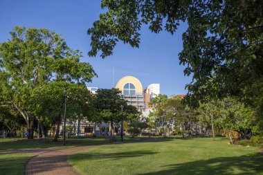 Bicentennial Park, Darwin şehir merkezinde yer alan büyük bir parktır..
