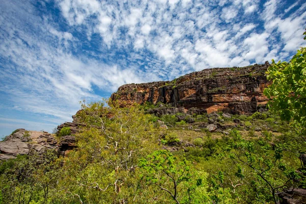 Πανύψηλες Κορυφές Του Βράχου Burrungkui Nourlangie Ένας Απομακρυσμένος Σχηματισμός Του — Φωτογραφία Αρχείου
