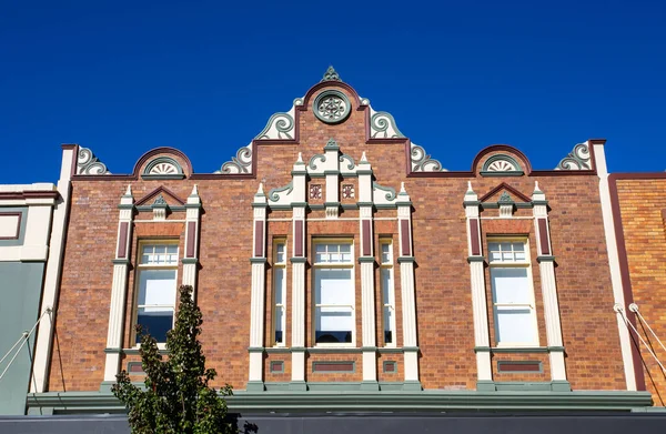 澳大利亚昆士兰州托沃翁巴罗素街的文物上市建筑 — 图库照片