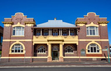 Toowoomba Teknik Koleji 1911 'de Margaret Caddesi' nde hükümet eğitim tarzında inşa edilmiştir.. 