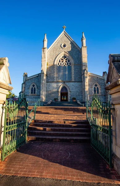 1889年にヴィクトリア朝ゴシック様式で建てられた聖パトリック大聖堂は クイーンズランド州トゥーンバのジェームズ通りにあります — ストック写真