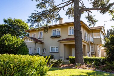 1908 yılında Russell St, Toowoomba, Queensland 'da inşa edilen miras listesindeki Wislet (eski Wesley Hastanesi)