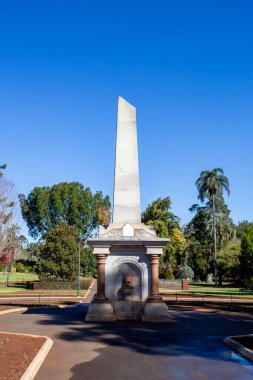 Botanik Bahçelerindeki Toowoomba Alfred Thomas Anıtı 1870 yılında Toowoomba 'da kuruldu..