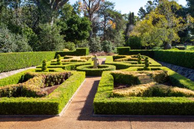 Toowoomba Queens Park ve Botanik Bahçeleri, 1870 yılında Toowoomba 'da botanik ve botanik araştırmaları için kurulan bir botanik bahçesi..
