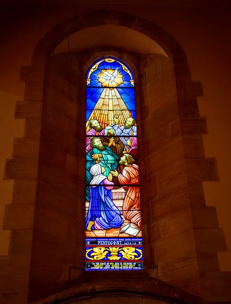 1897年以传统哥特式复兴风格在昆士兰州托沃翁巴市詹姆斯街建造的圣路加福音大教堂的彩灯窗 — 图库照片