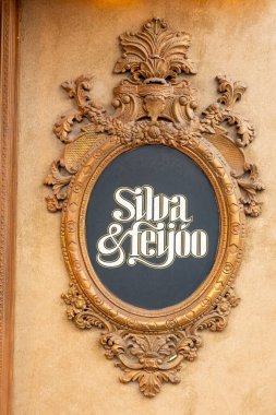 Silva & Feijoo 'nun logosu, 1919 yılında Lizbon şehir merkezinde kurulan ünlü bir tüccar..