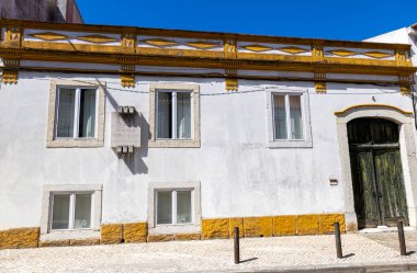 Azeitao, Setubal, Portekiz 'de bölgesel mimariye sahip yerel büroların manzarası