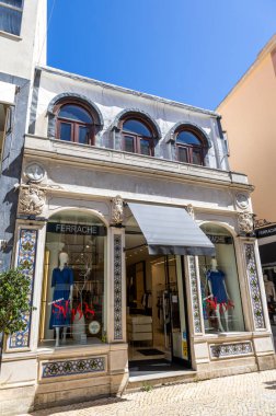 Portekiz 'in Caldas da Rainha şehrinde 20. yüzyılın şehir mimarisi manzarası