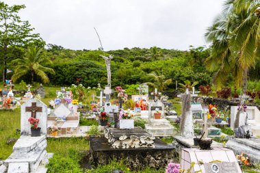 Easo Mezarlığı, St. Francis Xavier Kilisesi 'nin yanında, Lifou Adası, Sadakat Adaları, Yeni Kaledonya, Güney Pasifik 