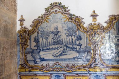 İsa Manastırı 'nın duvarlarını kaplayan figüratif fayansların görünüşü, Gotik tarzda yapılmış, Portekiz manüel tarzı..