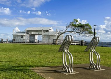 Güzel Woody Point Jetty manzarası, Redcliffe Yarımadası, Queensland, Avustralya 'nın cazibesi.