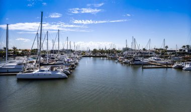 Redcliffe Yarımadası 'nın kalbinde Newport Marina var. Rahat denizciler için bir sığınak..