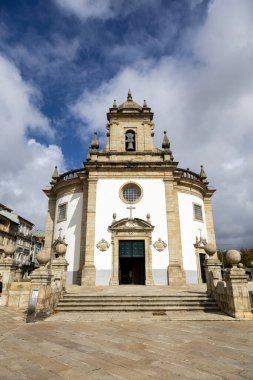 Senyor Bom Jesus da Cruz Kilisesi, Barcelos, Portekiz 'deki Barok mimarisinde 18. yüzyılda inşa edilmiştir.