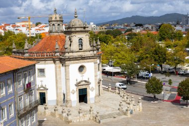 Senyor Bom Jesus da Cruz Kilisesi, Barcelos, Portekiz 'deki Barok mimarisinde 18. yüzyılda inşa edilmiştir.