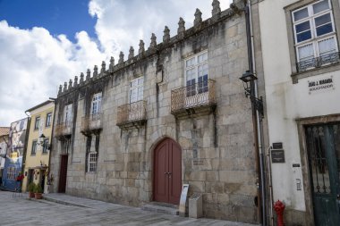 Portekiz 'in Barcelos kentinin tarihi merkezindeki miras binalarının manzarası