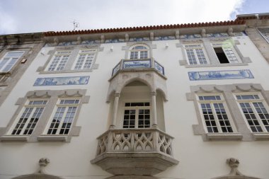 Portekiz 'in Barcelos kentinin tarihi merkezindeki miras binalarının manzarası