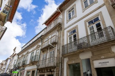 Portekiz 'in Barcelos kentinin tarihi merkezindeki miras binalarının manzarası