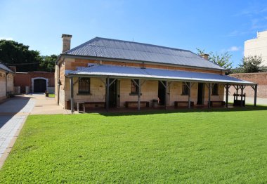 Dubbo hapishanesinin 1887 yılında Dubbo, New South Wales, NSW, Avustralya 'da inşa edilen hastane ve cerrahi bloğunun görüntüsü, 