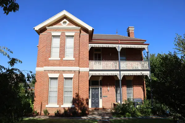 1890 'da Victoria Dönemi mimari tarzında inşa edilen St. Andrew Manse, Wagga Wagga, New South Wales, Avustralya