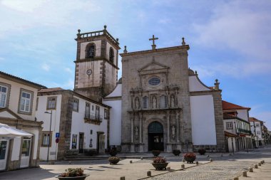 Santa Cruz Kilisesi cephesi 1566 ve 1576 yılları arasında Portekiz 'in Viana do Castelo şehrinde inşa edilmiş bir Mannerist tapınak.
