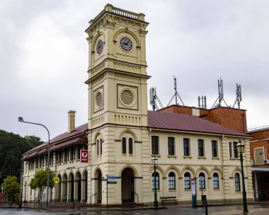 1866 'da Rönesans Diriliş ve İtalyanlık' ta inşa edilen Eski Postanenin cephesi, Maryborough, Queensland, Avustralya 'da mimari tarzını etkiler.