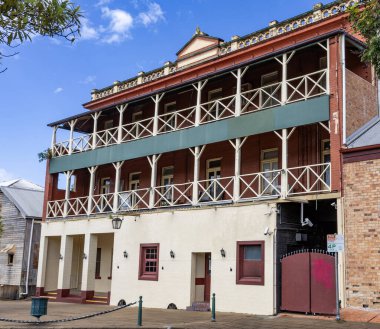 Criterion Hotel cephesi, 1878 'den 1883' e kadar 19. yüzyılın sonlarında Avustralya 'nın Queensland şehrinde inşa edildi.