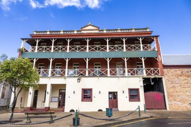 Criterion Hotel cephesi, 1878 'den 1883' e kadar 19. yüzyılın sonlarında Avustralya 'nın Queensland şehrinde inşa edildi.