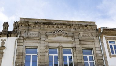 Portekiz 'in Viana do Castelo şehrinin tarihsel merkezinin 19. yüzyıldan kalma bir mimarisinin görüntüsü