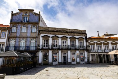 Portekiz 'in Viana do Castelo şehrinin tarihsel merkezinin 19. yüzyıldan kalma bir mimarisinin görüntüsü