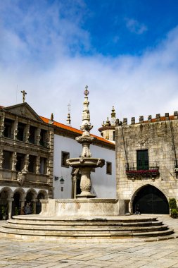 Tarihsel çeşme, 1559 'da Portekiz, Viana do Castelo' da granit taşta inşa edildi.