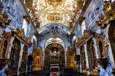 1716 ve 1724 yılları arasında Portekiz 'in Viana do Castelo şehrinde yeniden inşa edilen Barok tarzının bir başyapıtı olan Merhamet Kilisesi' nin içi.