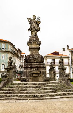 Diana heykeli 1774 yılında Portekiz 'in Viana do Castelo şehrinde dört büstle çevrili bir çeşme olarak inşa edildi.