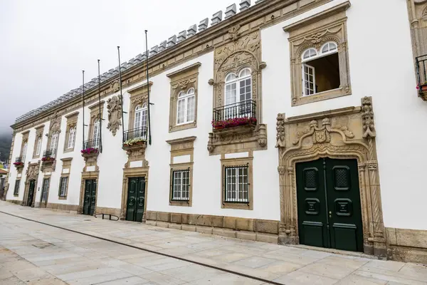 Casa dos Viscondes da Carreira cephesi, 16. yüzyılın sonlarında Viana do Castelo, Portekiz 'de Revival Neo-Manueline mimari tarzında inşa edilmiştir.