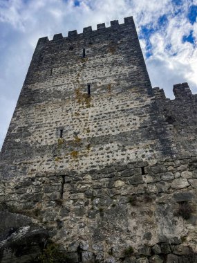 Portekiz 'in ilk kralı tarafından 1135 yılında inşa edilen Leiria, Portekiz' in ortaçağ şatosunun manzarası..