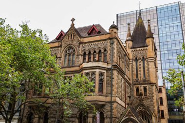 Presbiteryen Toplantı Salonu cephesi 1915 'te Melbourne, Victoria, Avustralya' da Gotik Diriliş mimari tarzıyla inşa edildi.