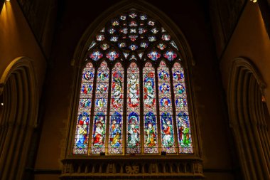 Aziz Patrick Katolik Katedrali 'nin Büyük Batı Penceresi' nin mozaik camları Gotik Diriliş mimari tarzında Melbourne, Victoria, Avustralya 'da inşa edilmiştir. 